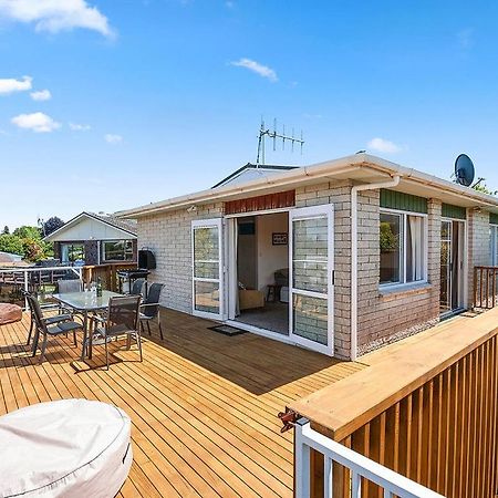 Central Riverside Retreat - Taupo Holiday Home Exterior photo