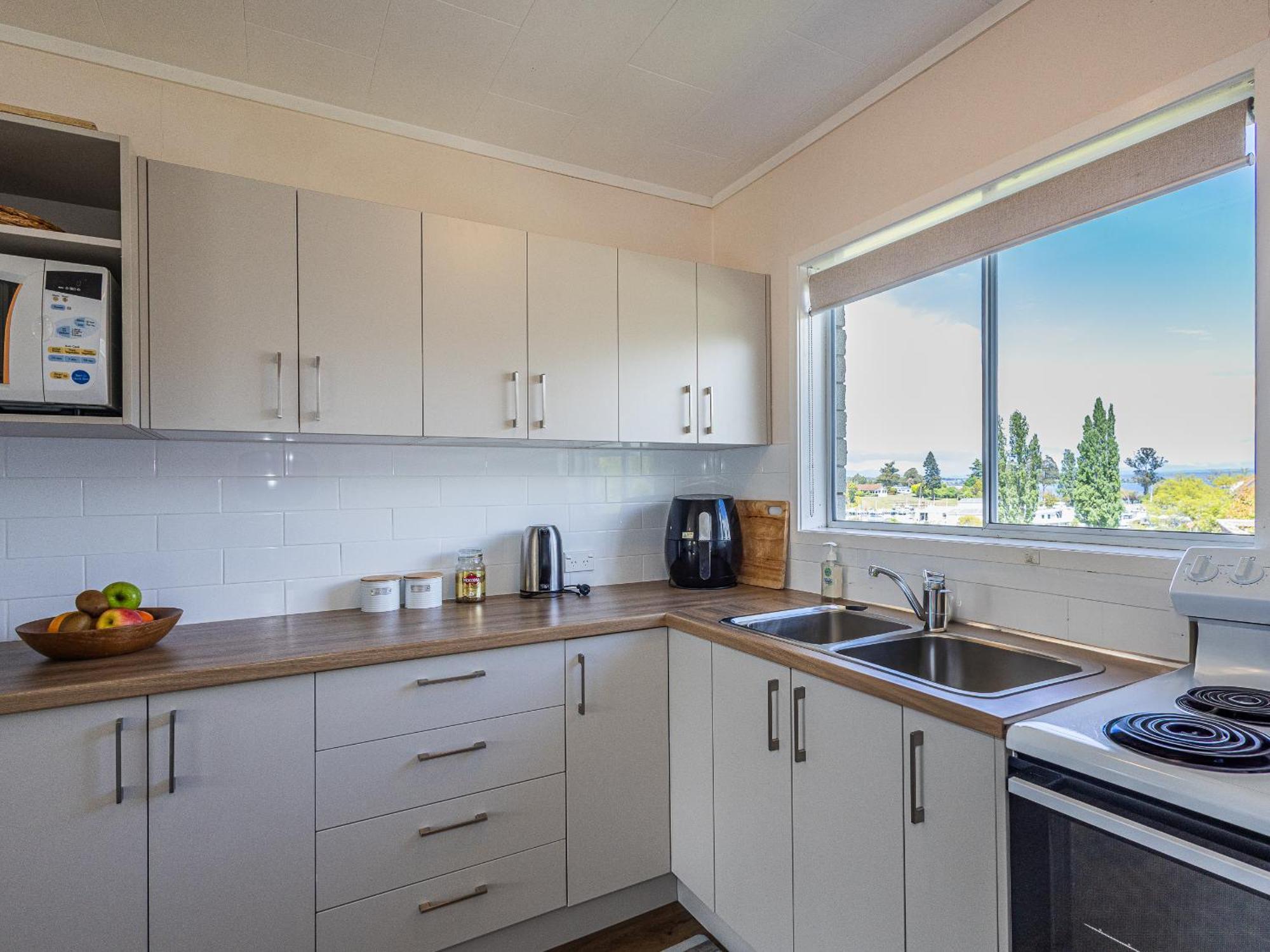 Central Riverside Retreat - Taupo Holiday Home Exterior photo