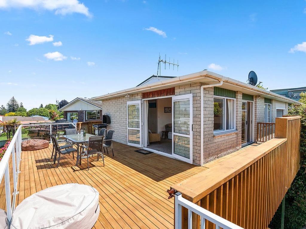 Central Riverside Retreat - Taupo Holiday Home Exterior photo